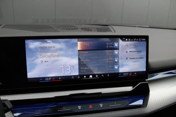 BMW 5 Serie Touring 520i | M-sport PRO | Trekhaak | Pano | B&W