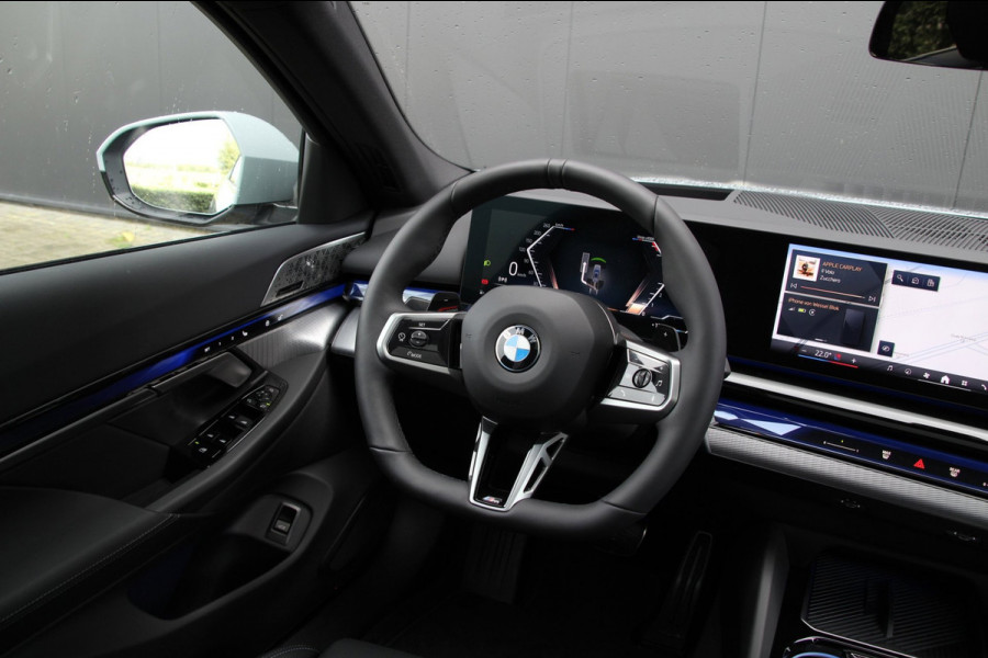 BMW 5 Serie Touring 520i | M-sport PRO | Trekhaak | Pano | B&W