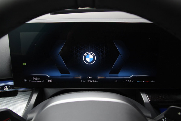 BMW 5 Serie Touring 520i | M-sport PRO | Trekhaak | Pano | B&W