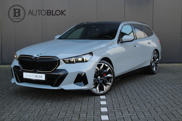 BMW 5 Serie Touring 520i | M-sport PRO | Trekhaak | Pano | B&W