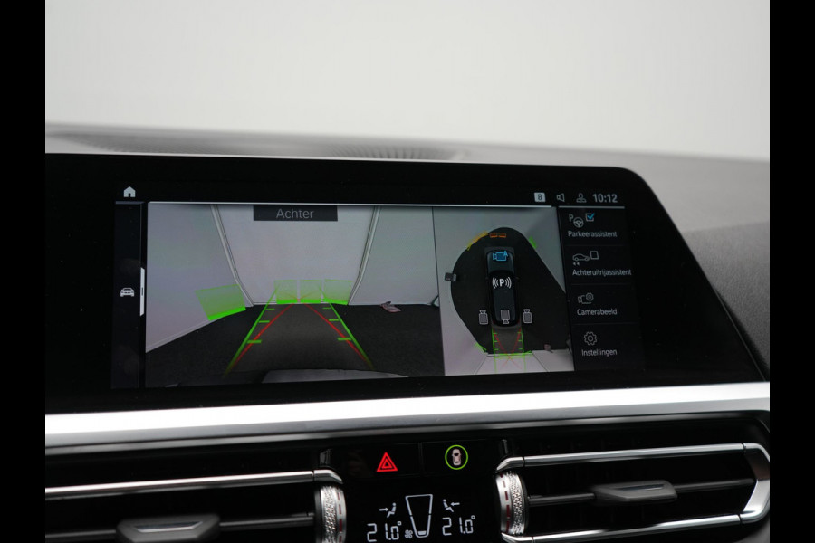 BMW 3 Serie Touring 330e xDrive Sportline PHEV 293pk Dealer O.H | SOH 87,9% | Trekhaak Af Fabriek | Camera | Lederen Sportstoelen Verwarmd | Apple Carplay | Sfeerverlichting | Navigatie | Virtual | Cruise Control | DAB | 18"L.M | Plug In Hybrid |