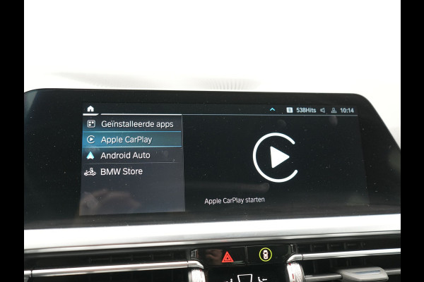 BMW 3 Serie Touring 330e xDrive Sportline PHEV 293pk Dealer O.H | SOH 87,9% | Trekhaak Af Fabriek | Camera | Lederen Sportstoelen Verwarmd | Apple Carplay | Sfeerverlichting | Navigatie | Virtual | Cruise Control | DAB | 18"L.M | Plug In Hybrid |