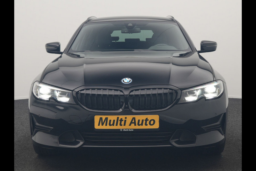 BMW 3 Serie Touring 330e xDrive Sportline PHEV 293pk Dealer O.H | SOH 87,9% | Trekhaak Af Fabriek | Camera | Lederen Sportstoelen Verwarmd | Apple Carplay | Sfeerverlichting | Navigatie | Virtual | Cruise Control | DAB | 18"L.M | Plug In Hybrid |