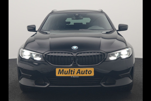 BMW 3 Serie Touring 330e xDrive Sportline PHEV 293pk Dealer O.H | SOH 87,9% | Trekhaak Af Fabriek | Camera | Lederen Sportstoelen Verwarmd | Apple Carplay | Sfeerverlichting | Navigatie | Virtual | Cruise Control | DAB | 18"L.M | Plug In Hybrid |