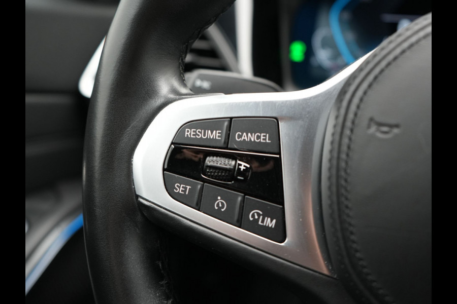 BMW 3 Serie Touring 330e xDrive Sportline PHEV 293pk Dealer O.H | SOH 87,9% | Trekhaak Af Fabriek | Camera | Lederen Sportstoelen Verwarmd | Apple Carplay | Sfeerverlichting | Navigatie | Virtual | Cruise Control | DAB | 18"L.M | Plug In Hybrid |