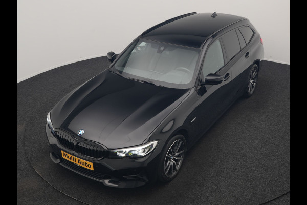 BMW 3 Serie Touring 330e xDrive Sportline PHEV 293pk Dealer O.H | SOH 87,9% | Trekhaak Af Fabriek | Camera | Lederen Sportstoelen Verwarmd | Apple Carplay | Sfeerverlichting | Navigatie | Virtual | Cruise Control | DAB | 18"L.M | Plug In Hybrid |