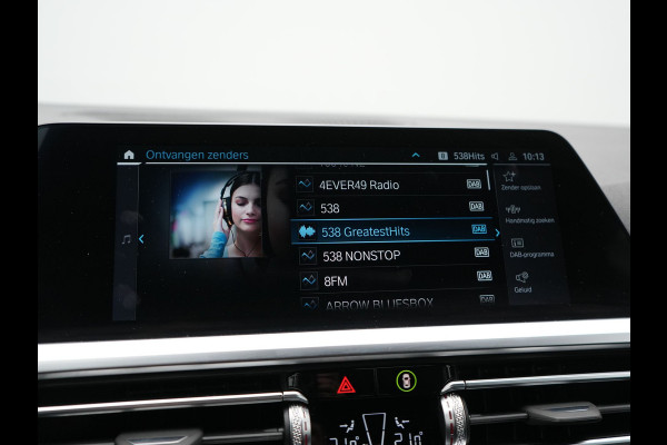 BMW 3 Serie Touring 330e xDrive Sportline PHEV 293pk Dealer O.H | SOH 87,9% | Trekhaak Af Fabriek | Camera | Lederen Sportstoelen Verwarmd | Apple Carplay | Sfeerverlichting | Navigatie | Virtual | Cruise Control | DAB | 18"L.M | Plug In Hybrid |
