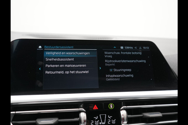 BMW 3 Serie Touring 330e xDrive Sportline PHEV 293pk Dealer O.H | SOH 87,9% | Trekhaak Af Fabriek | Camera | Lederen Sportstoelen Verwarmd | Apple Carplay | Sfeerverlichting | Navigatie | Virtual | Cruise Control | DAB | 18"L.M | Plug In Hybrid |