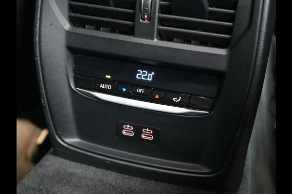 BMW 3 Serie Touring 330e xDrive Sportline PHEV 293pk Dealer O.H | SOH 87,9% | Trekhaak Af Fabriek | Camera | Lederen Sportstoelen Verwarmd | Apple Carplay | Sfeerverlichting | Navigatie | Virtual | Cruise Control | DAB | 18"L.M | Plug In Hybrid |