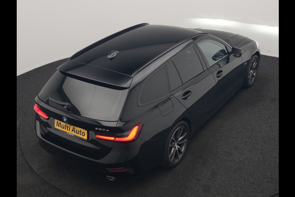 BMW 3 Serie Touring 330e xDrive Sportline PHEV 293pk Dealer O.H | SOH 87,9% | Trekhaak Af Fabriek | Camera | Lederen Sportstoelen Verwarmd | Apple Carplay | Sfeerverlichting | Navigatie | Virtual | Cruise Control | DAB | 18"L.M | Plug In Hybrid |