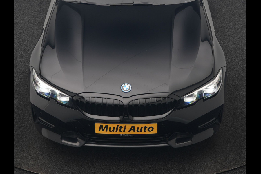 BMW 3 Serie Touring 330e xDrive Sportline PHEV 293pk Dealer O.H | SOH 87,9% | Trekhaak Af Fabriek | Camera | Lederen Sportstoelen Verwarmd | Apple Carplay | Sfeerverlichting | Navigatie | Virtual | Cruise Control | DAB | 18"L.M | Plug In Hybrid |