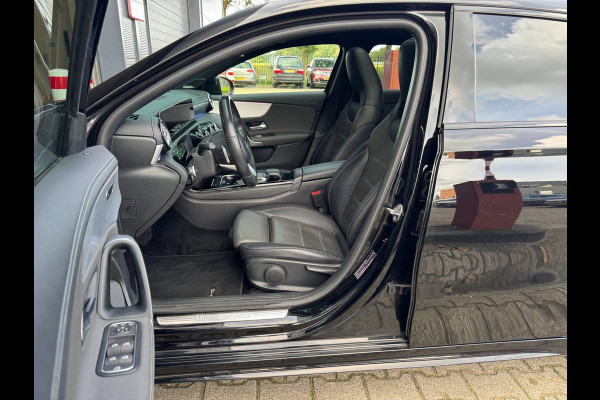 Mercedes-Benz A-Klasse 200 AMG / EDITION 1 / FULL OPTIONS / PANO / BURMESTER / LEDER / CARBON / SFEER / CAMERA / KEYLESS / DAB+ !