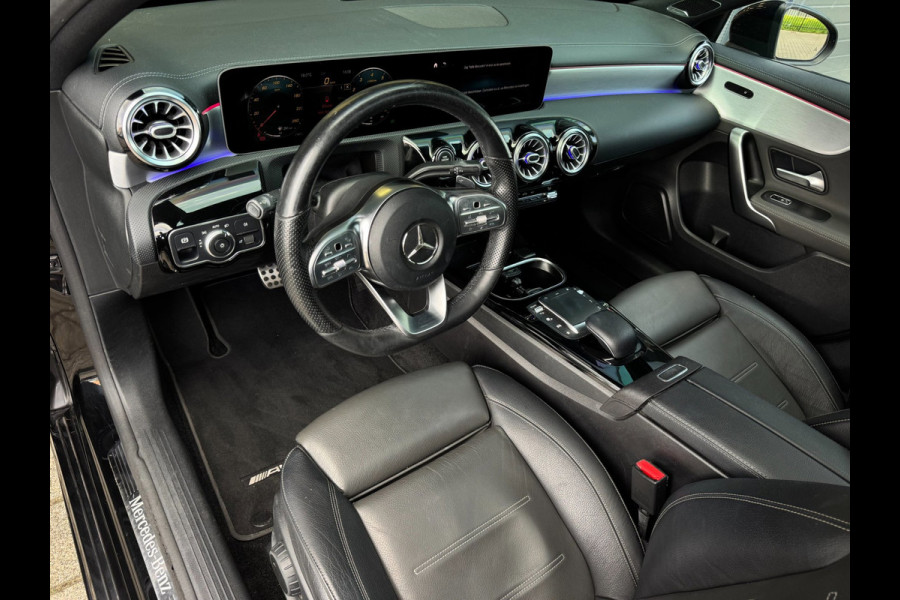 Mercedes-Benz A-Klasse 200 AMG / EDITION 1 / FULL OPTIONS / PANO / BURMESTER / LEDER / CARBON / SFEER / CAMERA / KEYLESS / DAB+ !