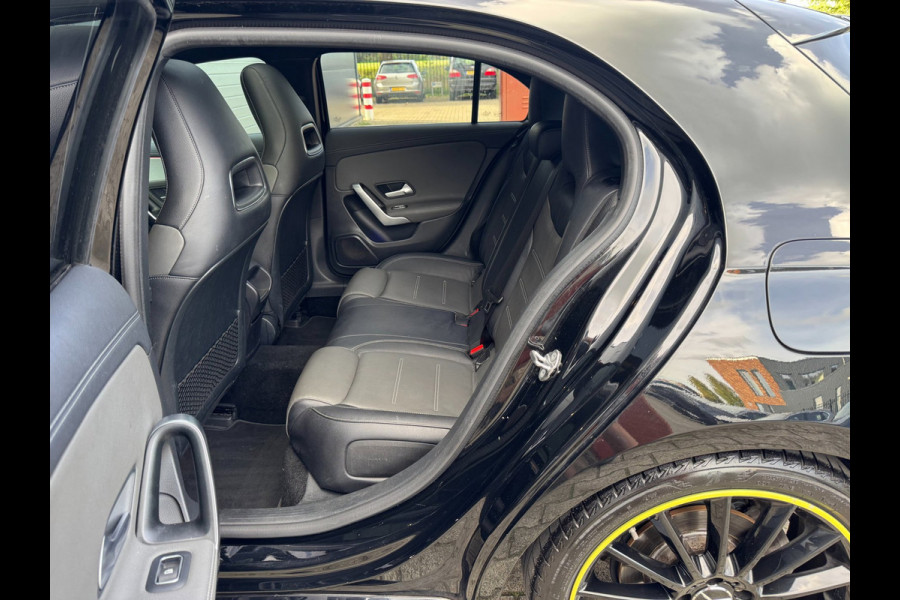 Mercedes-Benz A-Klasse 200 AMG / EDITION 1 / FULL OPTIONS / PANO / BURMESTER / LEDER / CARBON / SFEER / CAMERA / KEYLESS / DAB+ !