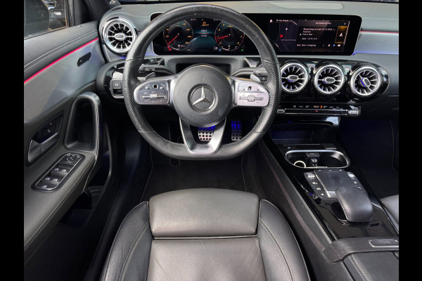 Mercedes-Benz A-Klasse 200 AMG / EDITION 1 / FULL OPTIONS / PANO / BURMESTER / LEDER / CARBON / SFEER / CAMERA / KEYLESS / DAB+ !