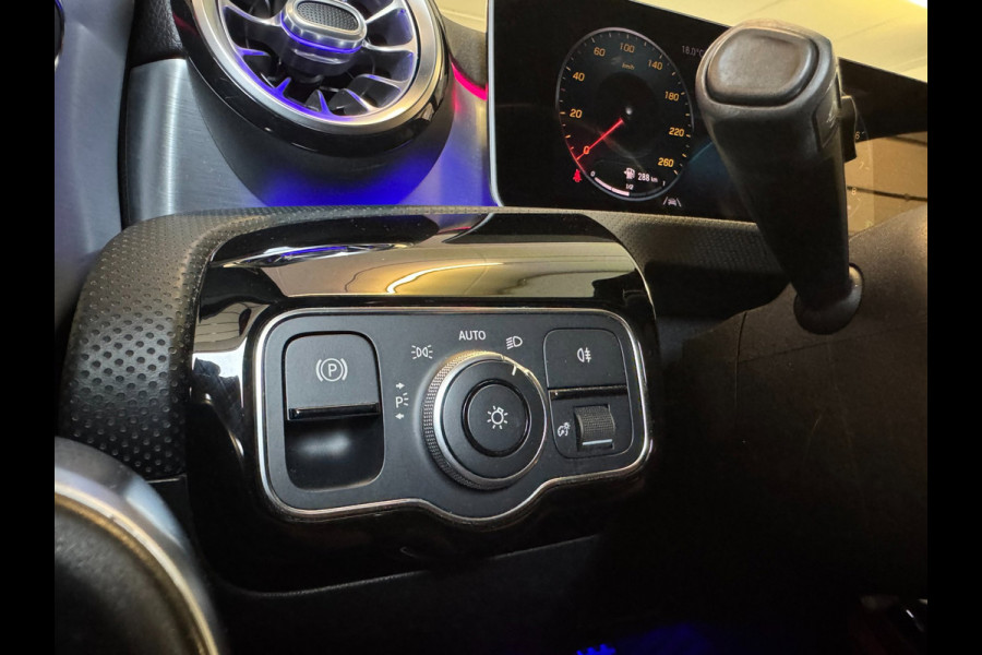 Mercedes-Benz A-Klasse 200 AMG / EDITION 1 / FULL OPTIONS / PANO / BURMESTER / LEDER / CARBON / SFEER / CAMERA / KEYLESS / DAB+ !