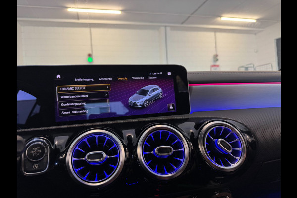Mercedes-Benz A-Klasse 200 AMG / EDITION 1 / FULL OPTIONS / PANO / BURMESTER / LEDER / CARBON / SFEER / CAMERA / KEYLESS / DAB+ !
