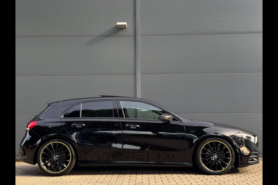 Mercedes-Benz A-Klasse 200 AMG / EDITION 1 / FULL OPTIONS / PANO / BURMESTER / LEDER / CARBON / SFEER / CAMERA / KEYLESS / DAB+ !