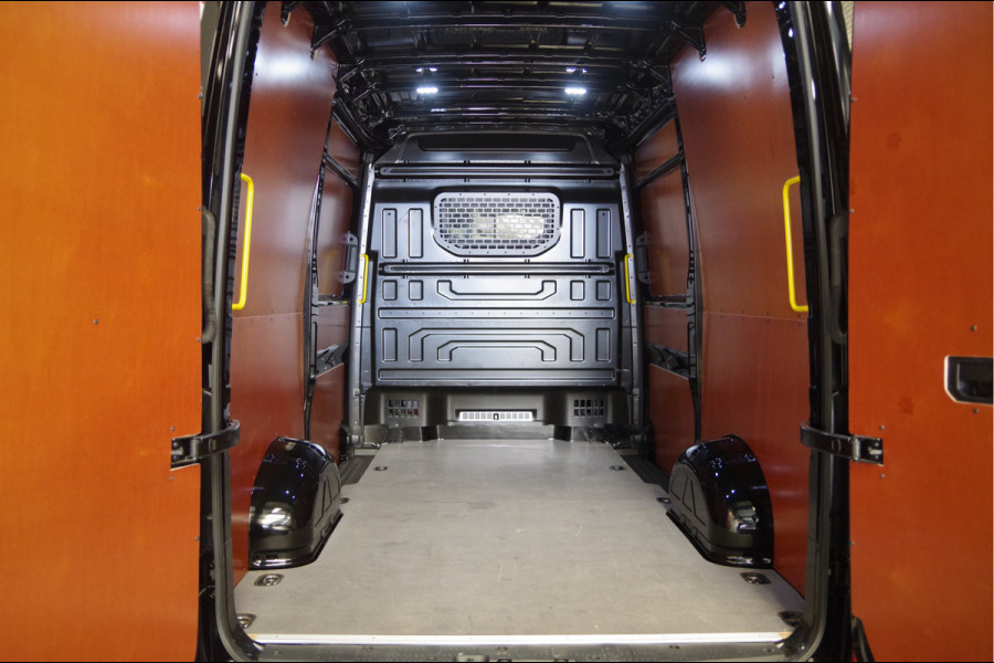 Volkswagen Crafter 35 2.0 TDI L3H3(L2H2) AUT. MARGE! 2X SCHUIFDEUR, LED, 3-ZITS, STOELVERWARMING, ADAPT. CRUISE, CAMERA, NAVI, AIRCO, CARPLAY, DUBB