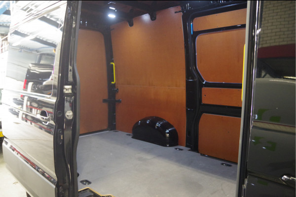 Volkswagen Crafter 35 2.0 TDI L3H3(L2H2) AUT. MARGE! 2X SCHUIFDEUR, LED, 3-ZITS, STOELVERWARMING, ADAPT. CRUISE, CAMERA, NAVI, AIRCO, CARPLAY, DUBB
