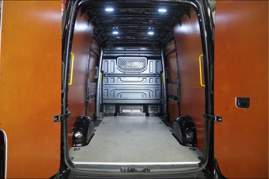 Volkswagen Crafter 35 2.0 TDI L3H3(L2H2) AUT. MARGE! 2X SCHUIFDEUR, LED, 3-ZITS, STOELVERWARMING, ADAPT. CRUISE, CAMERA, NAVI, AIRCO, CARPLAY, DUBB