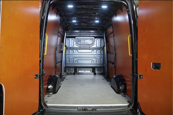 Volkswagen Crafter 35 2.0 TDI L3H3(L2H2) AUT. MARGE! 2X SCHUIFDEUR, LED, 3-ZITS, STOELVERWARMING, ADAPT. CRUISE, CAMERA, NAVI, AIRCO, CARPLAY, DUBB