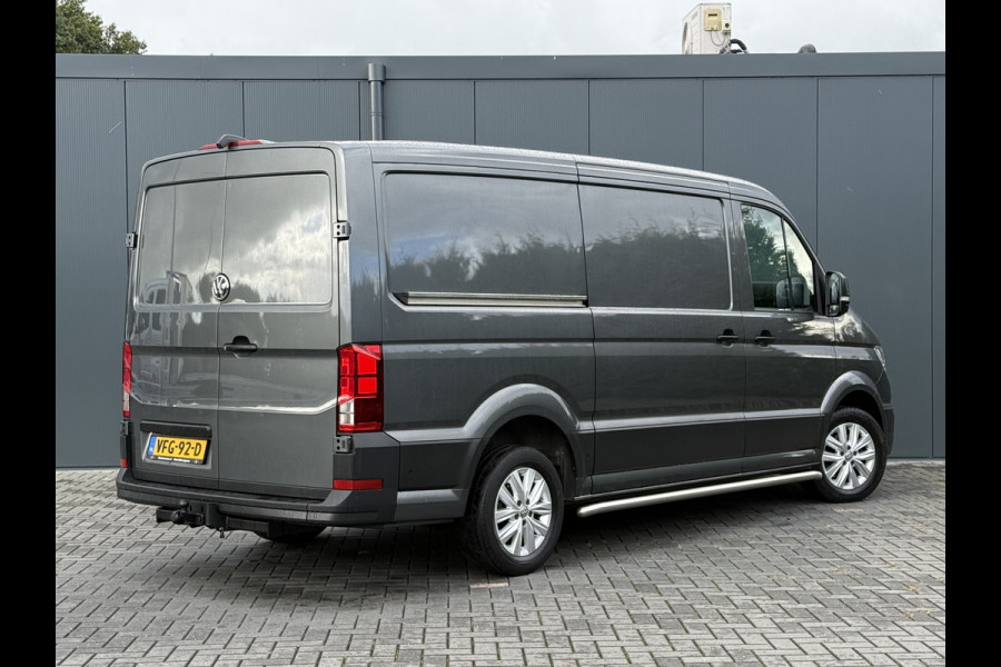 Volkswagen Crafter 2.0 TDI 141 PK AUTOMAAT / L3H2 / HIGHLINE / 3 TONS TREKHAAK / CAMERA / LED / COMFORT STOEL / ADAPTIVE CRUISE / AIRCO