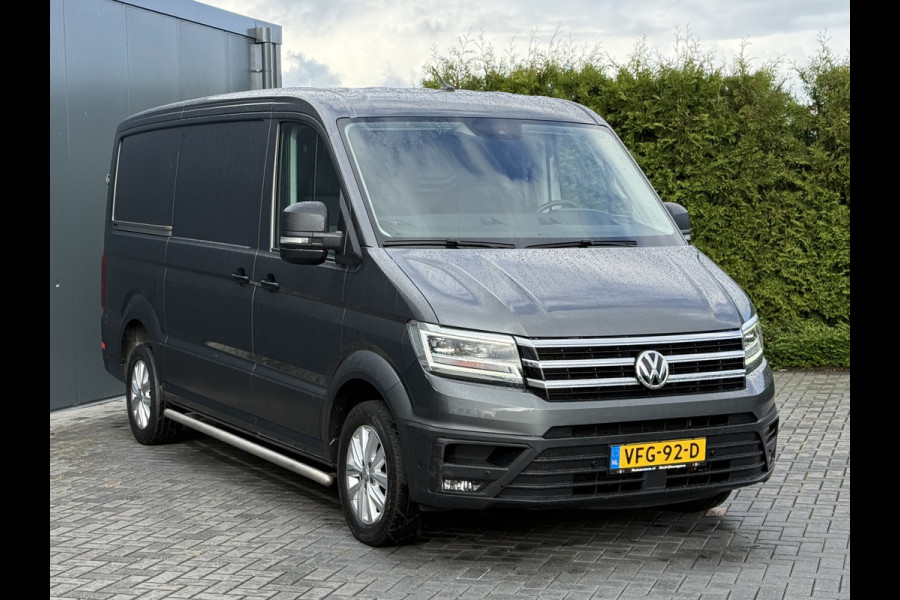 Volkswagen Crafter 2.0 TDI 141 PK AUTOMAAT / L3H2 / HIGHLINE / 3 TONS TREKHAAK / CAMERA / LED / COMFORT STOEL / ADAPTIVE CRUISE / AIRCO