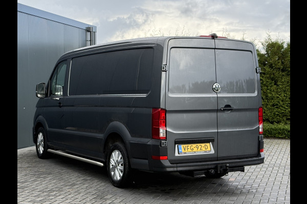 Volkswagen Crafter 2.0 TDI 141 PK AUTOMAAT / L3H2 / HIGHLINE / 3 TONS TREKHAAK / CAMERA / LED / COMFORT STOEL / ADAPTIVE CRUISE / AIRCO