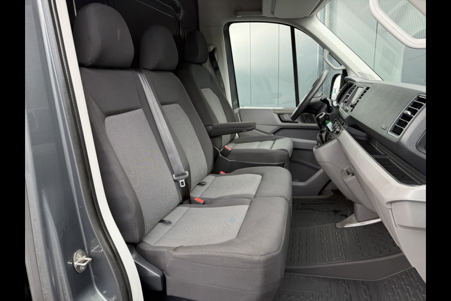 Volkswagen Crafter 2.0 TDI 141 PK AUTOMAAT / L3H2 / HIGHLINE / 3 TONS TREKHAAK / CAMERA / LED / COMFORT STOEL / ADAPTIVE CRUISE / AIRCO
