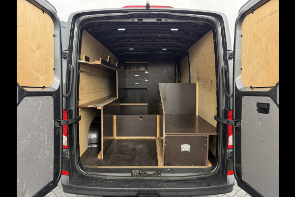 Volkswagen Crafter 2.0 TDI 141 PK AUTOMAAT / L3H2 / HIGHLINE / 3 TONS TREKHAAK / CAMERA / LED / COMFORT STOEL / ADAPTIVE CRUISE / AIRCO