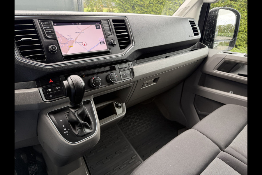 Volkswagen Crafter 2.0 TDI 141 PK AUTOMAAT / L3H2 / HIGHLINE / 3 TONS TREKHAAK / CAMERA / LED / COMFORT STOEL / ADAPTIVE CRUISE / AIRCO