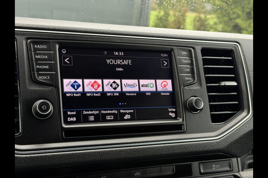 Volkswagen Crafter 2.0 TDI 141 PK AUTOMAAT / L3H2 / HIGHLINE / 3 TONS TREKHAAK / CAMERA / LED / COMFORT STOEL / ADAPTIVE CRUISE / AIRCO