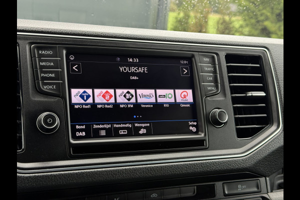 Volkswagen Crafter 2.0 TDI 141 PK AUTOMAAT / L3H2 / HIGHLINE / 3 TONS TREKHAAK / CAMERA / LED / COMFORT STOEL / ADAPTIVE CRUISE / AIRCO