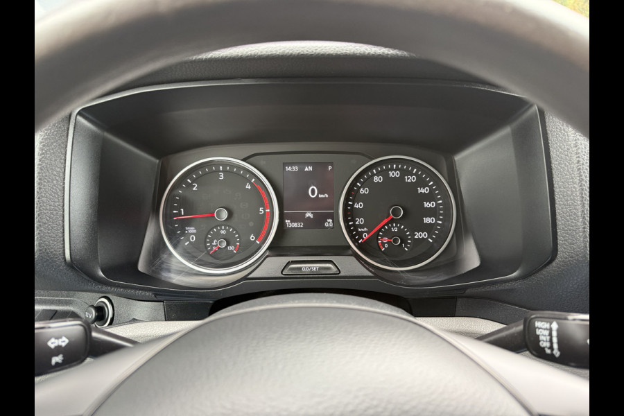 Volkswagen Crafter 2.0 TDI 141 PK AUTOMAAT / L3H2 / HIGHLINE / 3 TONS TREKHAAK / CAMERA / LED / COMFORT STOEL / ADAPTIVE CRUISE / AIRCO