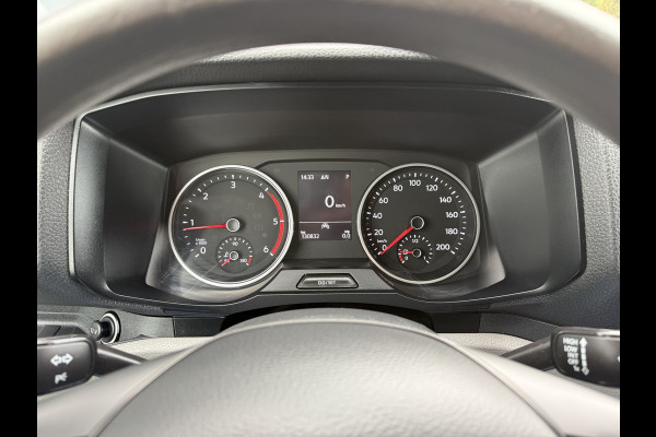 Volkswagen Crafter 2.0 TDI 141 PK AUTOMAAT / L3H2 / HIGHLINE / 3 TONS TREKHAAK / CAMERA / LED / COMFORT STOEL / ADAPTIVE CRUISE / AIRCO