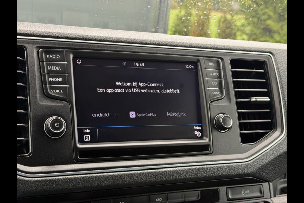 Volkswagen Crafter 2.0 TDI 141 PK AUTOMAAT / L3H2 / HIGHLINE / 3 TONS TREKHAAK / CAMERA / LED / COMFORT STOEL / ADAPTIVE CRUISE / AIRCO