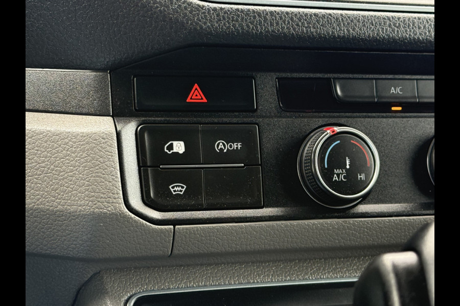 Volkswagen Crafter 2.0 TDI 141 PK AUTOMAAT / L3H2 / HIGHLINE / 3 TONS TREKHAAK / CAMERA / LED / COMFORT STOEL / ADAPTIVE CRUISE / AIRCO