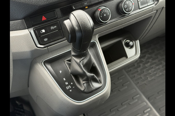 Volkswagen Crafter 2.0 TDI 141 PK AUTOMAAT / L3H2 / HIGHLINE / 3 TONS TREKHAAK / CAMERA / LED / COMFORT STOEL / ADAPTIVE CRUISE / AIRCO