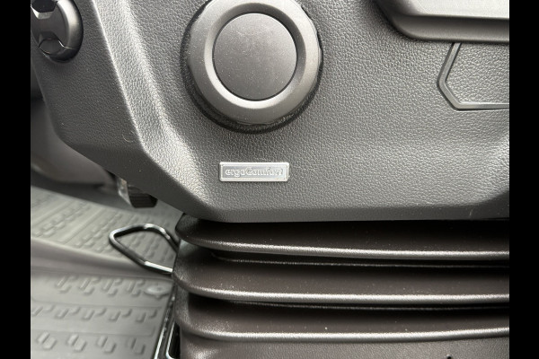 Volkswagen Crafter 2.0 TDI 141 PK AUTOMAAT / L3H2 / HIGHLINE / 3 TONS TREKHAAK / CAMERA / LED / COMFORT STOEL / ADAPTIVE CRUISE / AIRCO