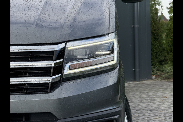 Volkswagen Crafter 2.0 TDI 141 PK AUTOMAAT / L3H2 / HIGHLINE / 3 TONS TREKHAAK / CAMERA / LED / COMFORT STOEL / ADAPTIVE CRUISE / AIRCO