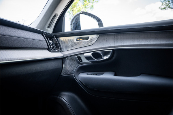 Volvo XC90 T8 Plug-in hybrid AWD ULTRA DARK **Lucht vering** Trekhaak**Panodak B&W**Stoelventilatie+Massage