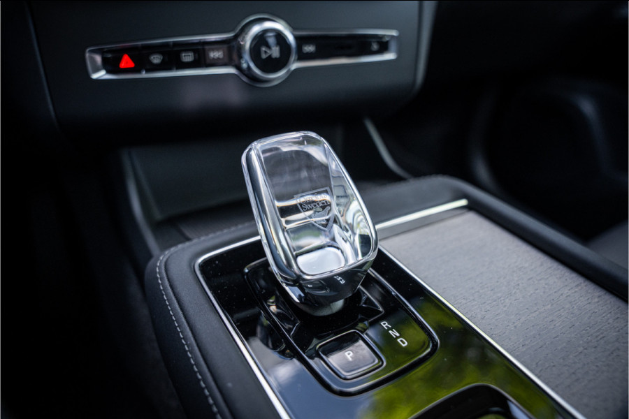 Volvo XC90 T8 Plug-in hybrid AWD ULTRA DARK **Lucht vering** Trekhaak**Panodak B&W**Stoelventilatie+Massage