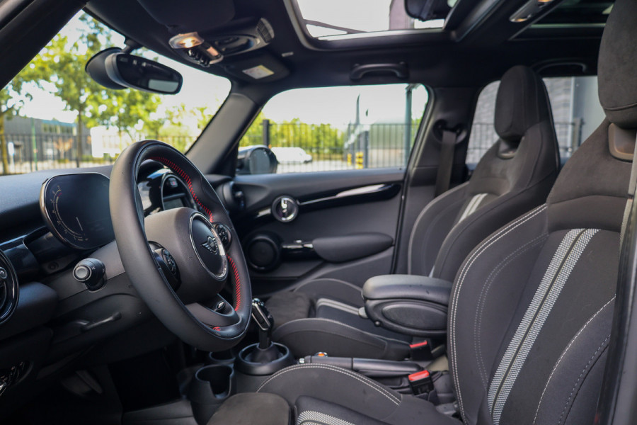 MINI 5-deurs 1.5 Cooper Dalston Edition | JCW | PANO | CARPLAY | KEYLESS | STOELVERWARMING |