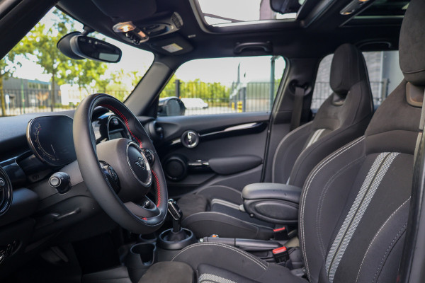 MINI 5-deurs 1.5 Cooper Dalston Edition | JCW | PANO | CARPLAY | KEYLESS | STOELVERWARMING |