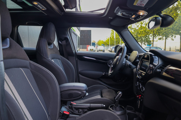 MINI 5-deurs 1.5 Cooper Dalston Edition | JCW | PANO | CARPLAY | KEYLESS | STOELVERWARMING |
