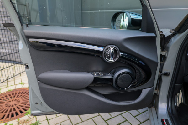 MINI 5-deurs 1.5 Cooper Dalston Edition | JCW | PANO | CARPLAY | KEYLESS | STOELVERWARMING |