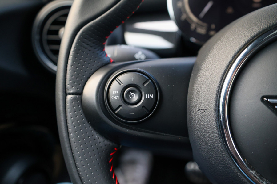 MINI 5-deurs 1.5 Cooper Dalston Edition | JCW | PANO | CARPLAY | KEYLESS | STOELVERWARMING |