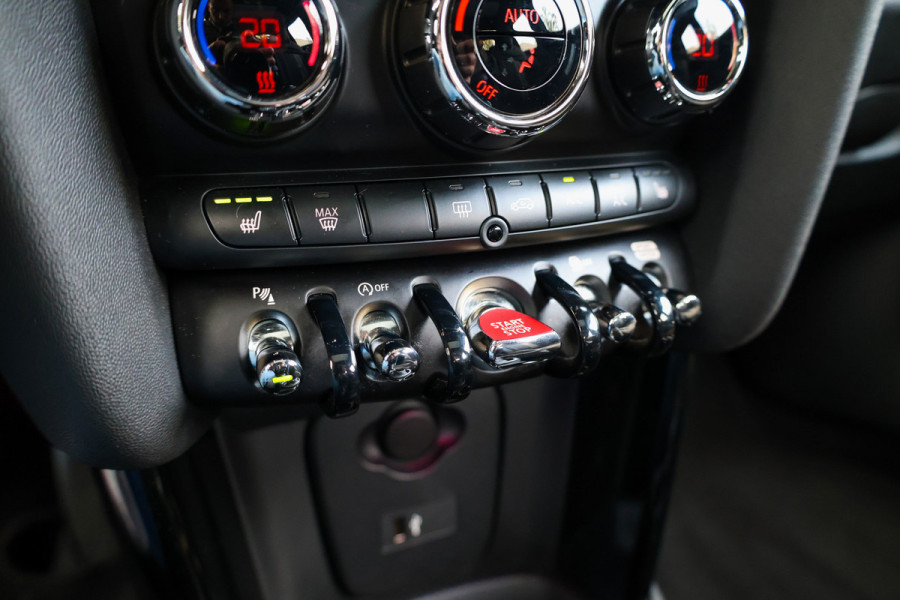 MINI 5-deurs 1.5 Cooper Dalston Edition | JCW | PANO | CARPLAY | KEYLESS | STOELVERWARMING |