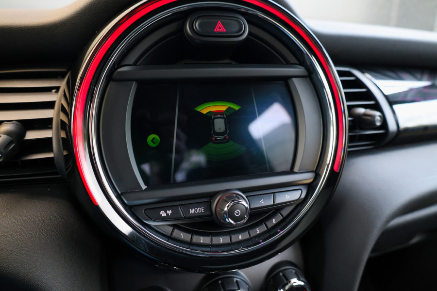 MINI 5-deurs 1.5 Cooper Dalston Edition | JCW | PANO | CARPLAY | KEYLESS | STOELVERWARMING |
